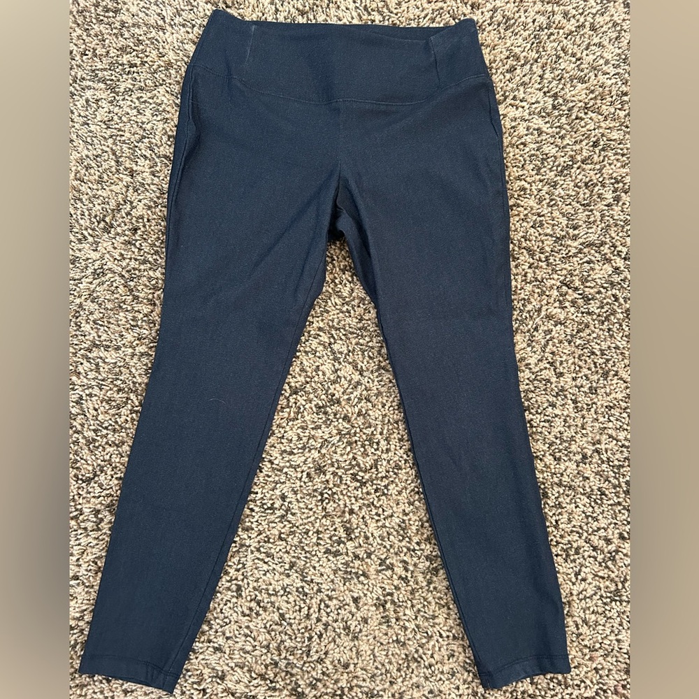 Worthington Modern Fit women’s pants.  Dark navy. Size 8P.